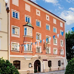 Hotel Altstadt- Und Businesshotel Pfaubraeu - Brauereigasthof - Fruehstuecksbuffet - Kostenfreie Radgarage - Hunde Willkommen, Trostberg an der Alz